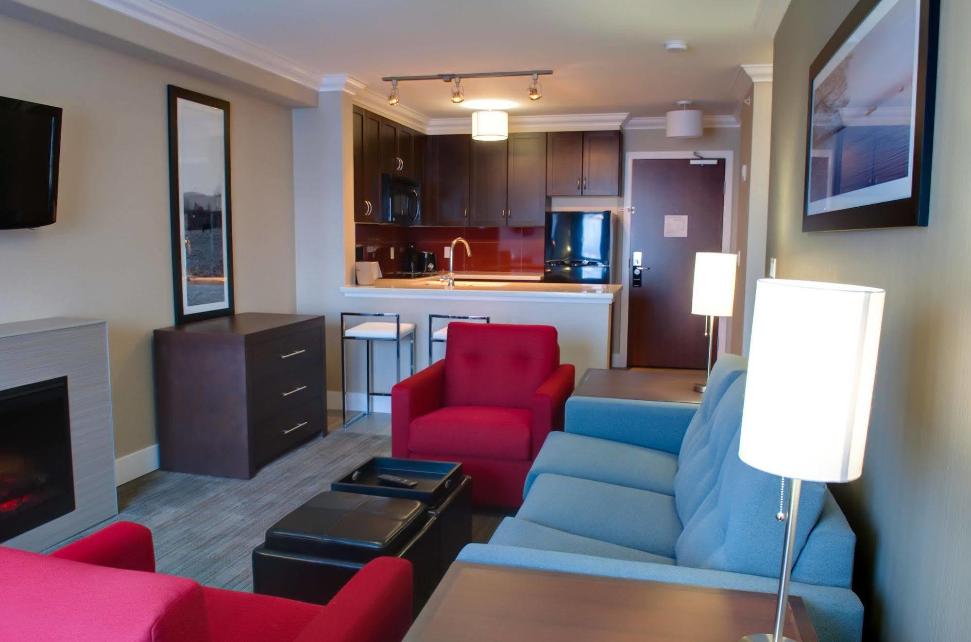 Sandman Hotel And Suites Abbotsford Exterior foto